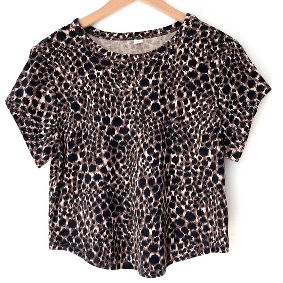 Old Navy Cropped Animal Print T-Shirt - Picture 2 of 5
